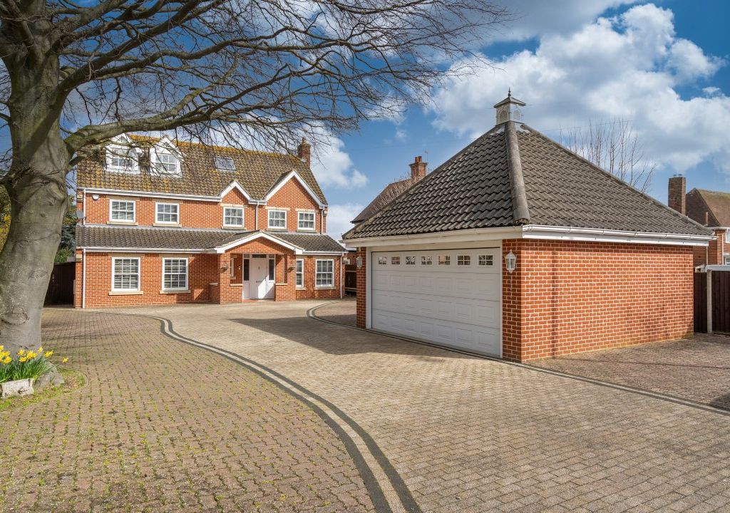5 bed detached house for sale in Yarmouth Road, Gunton, Lowestoft NR32