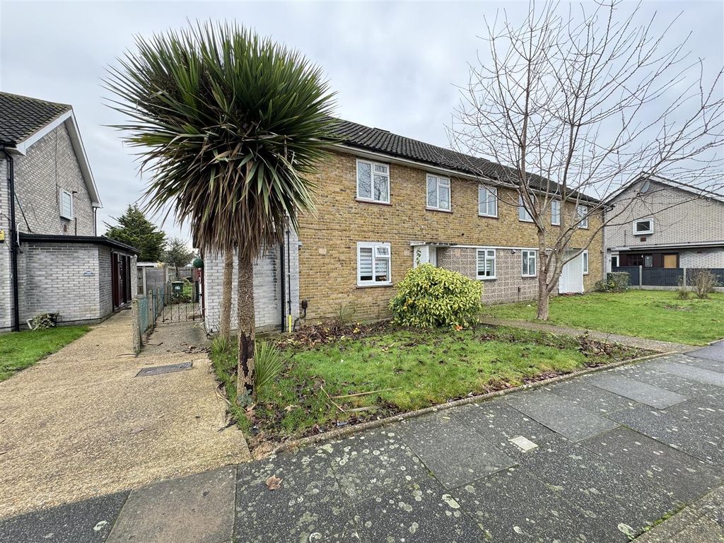 2 bed for sale in Fyfield Road, Rainham RM13, £300,000 Zoopla