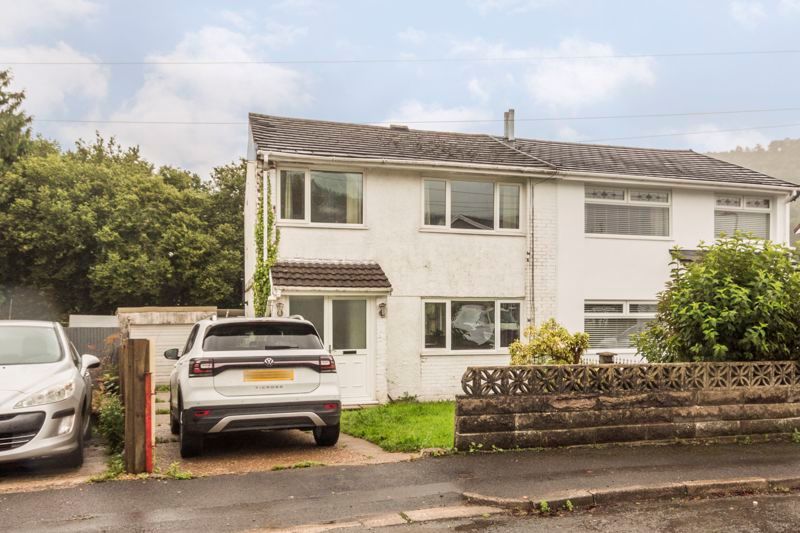 3 bed semidetached house for sale in Garden Close, Llanbradach