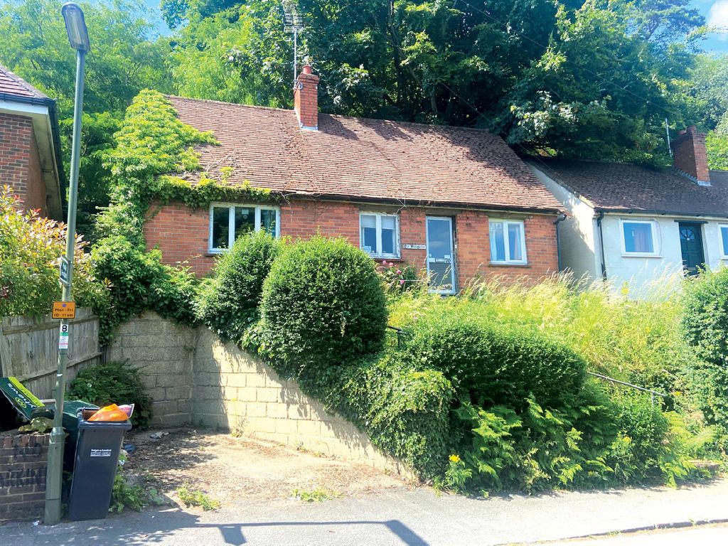 2 bed detached bungalow for sale in Garlands Road, Redhill RH1 Zoopla
