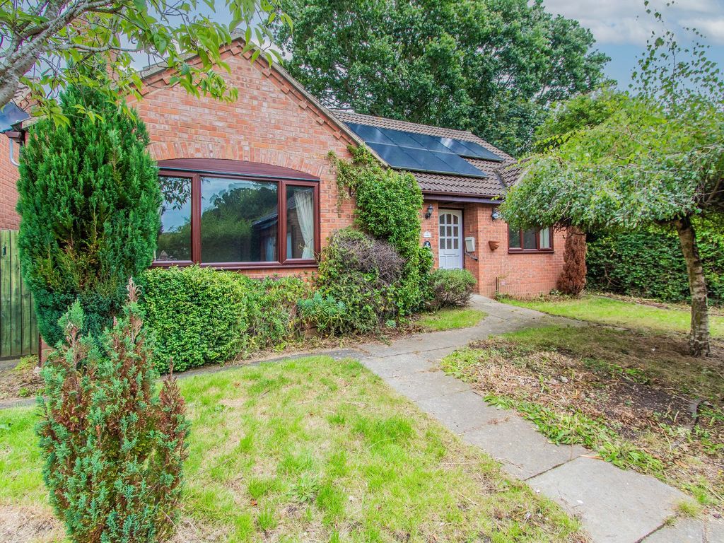 3 bed detached bungalow for sale in Gogle Close, Mattishall NR20, £