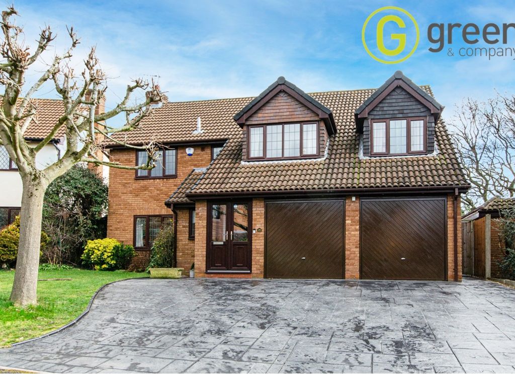 5 bed detached house for sale in Malvern Drive, Walmley, Sutton