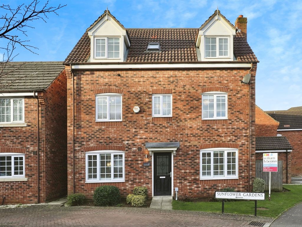 5 bed detached house for sale in Sunflower Gardens, Bessacarr