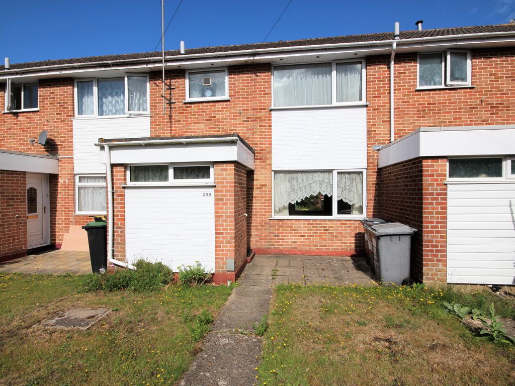 3 bed terraced house to rent in Kinson Road, Bournemouth BH10, £1,595