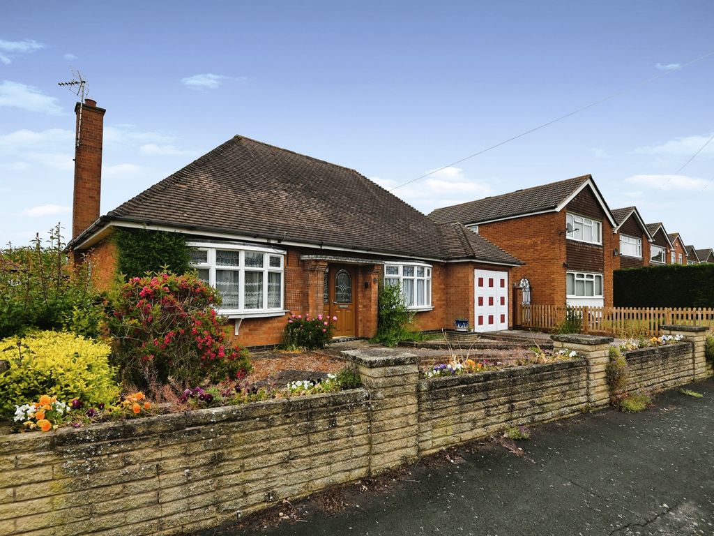 2 bed bungalow for sale in Boyslade Road East, Burbage, Hinckley