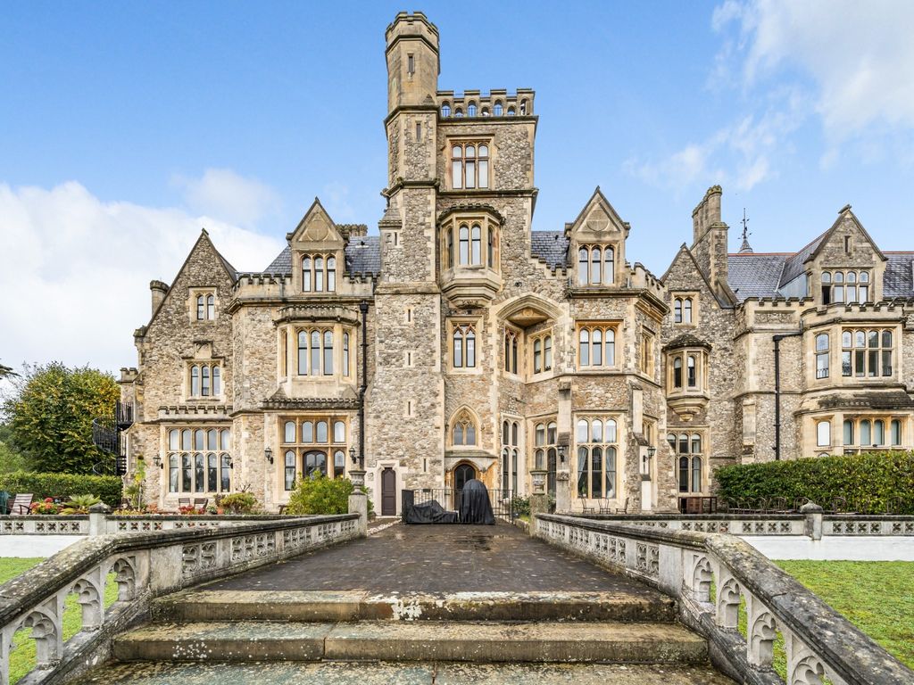 2 bed flat for sale in Wood Lane, Stanmore, Greater London HA7, £