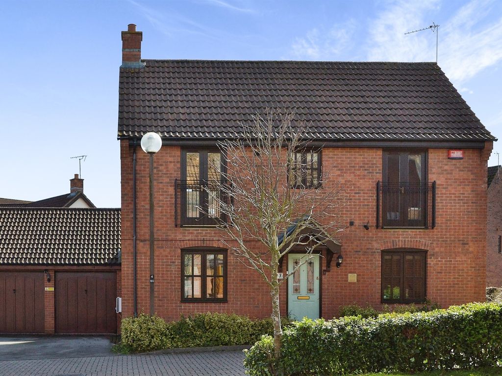 4 bed detached house for sale in Berrington Grove, Westcroft, Milton