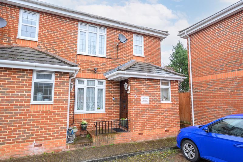 2 bed end terrace house for sale in Church Road, Bookham, Leatherhead KT23 Zoopla