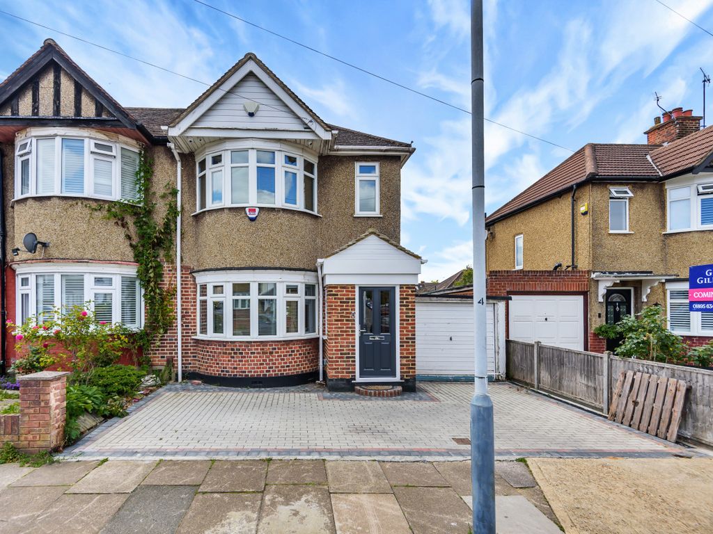 3 bed end terrace house for sale in Dulverton Road, Ruislip Manor
