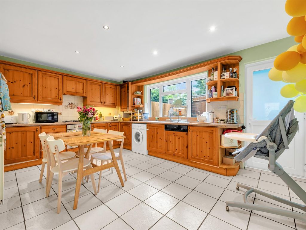 3 bed end terrace house for sale in Ambleside, Bromley BR1, £435,000