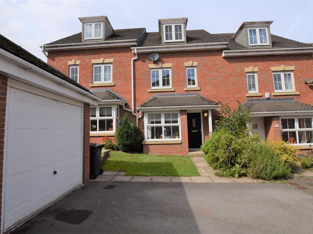 4 bed town house to rent in Ashfield Close, Penistone, Sheffield S36