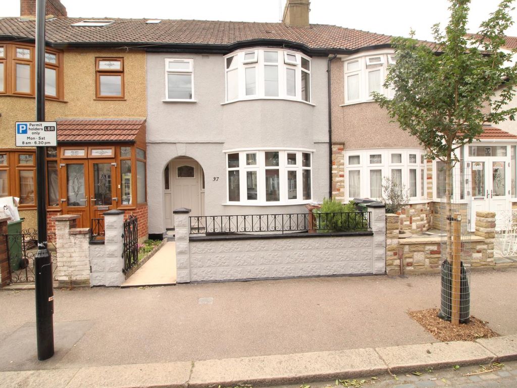 4 bed property to rent in Sanderstead Road, London E10 Zoopla