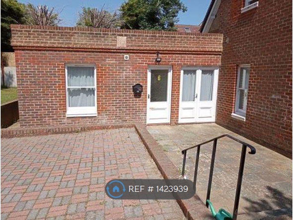 2 bed flat to rent in St Matthews Gardens, St LeonardsOnSea TN38 Zoopla