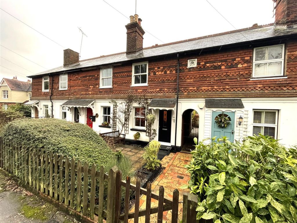 3 bed terraced house for sale in London Road, Dunton Green, Sevenoaks