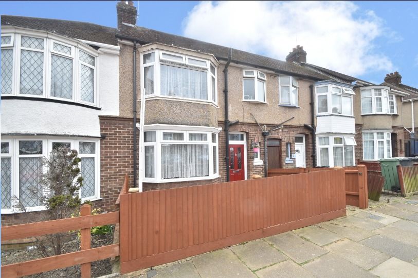 3 bed terraced house for sale in Milton Road, Luton LU1 Zoopla