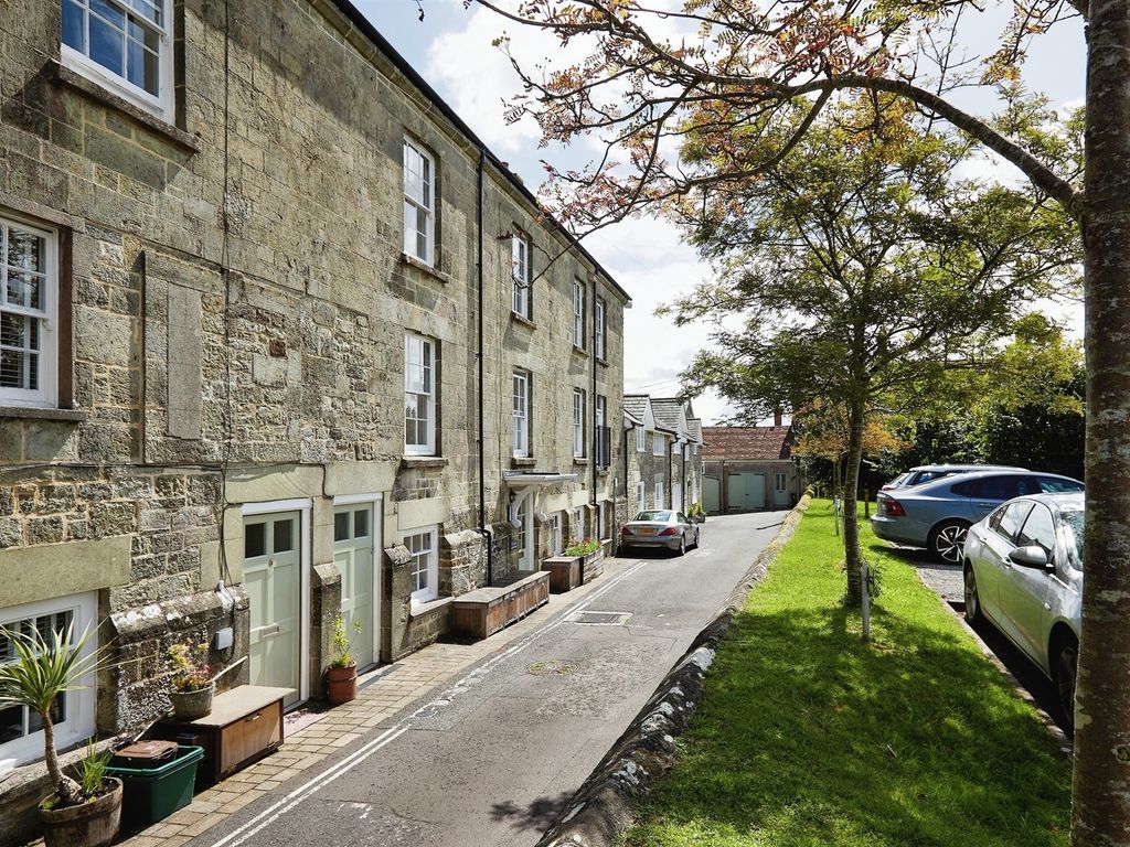 4 bed property for sale in Lyons Walk, Shaftesbury SP7, £325,000 Zoopla