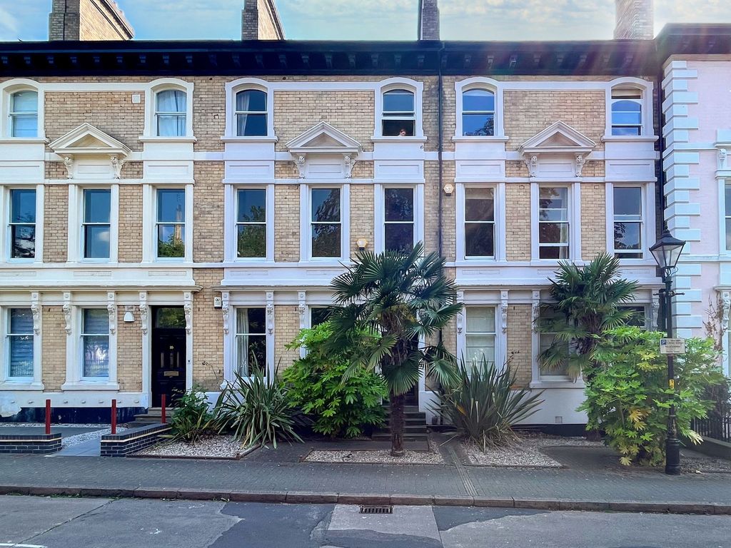 2 bed flat to rent in Princess Road East, Leicester LE1, £1,200 pcm