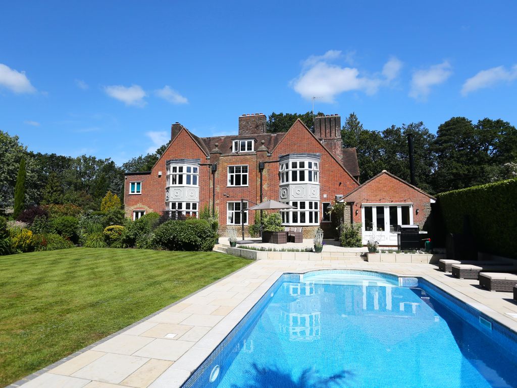 6 bed town house for sale in High Thicket Road, Dockenfield, Farnham