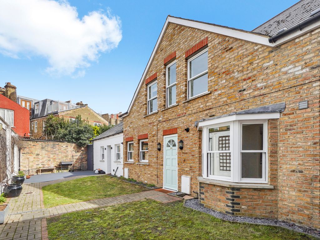 2 bed detached house for sale in Kenilford Road, Balham, London SW12