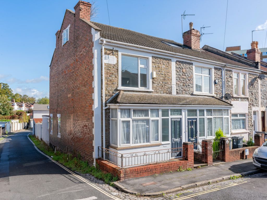 4 bed end terrace house for sale in Vauxhall Terrace, Walter Street