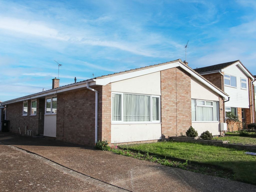 2 bed property for sale in Newton Way, St. Osyth CO16, £220,000 Zoopla