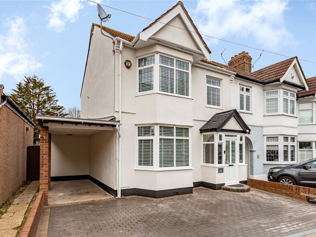 3 bed end terrace house for sale in Cavenham Gardens, Hornchurch RM11