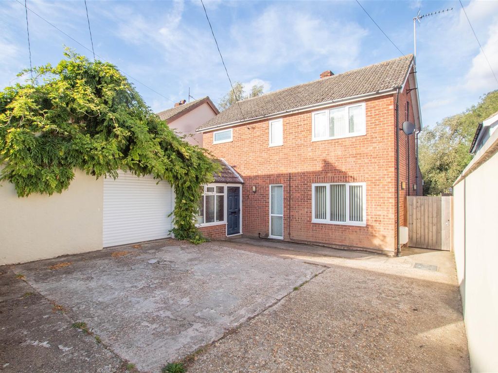 4 bed detached house for sale in The Gables, Sturmer, Haverhill CB9, £