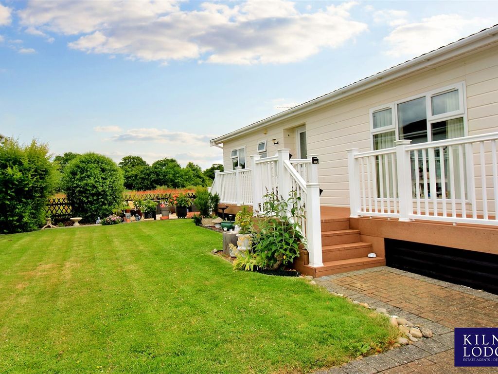 2 bed mobile/park home for sale in Elm Farm Country Park, Frinton Road