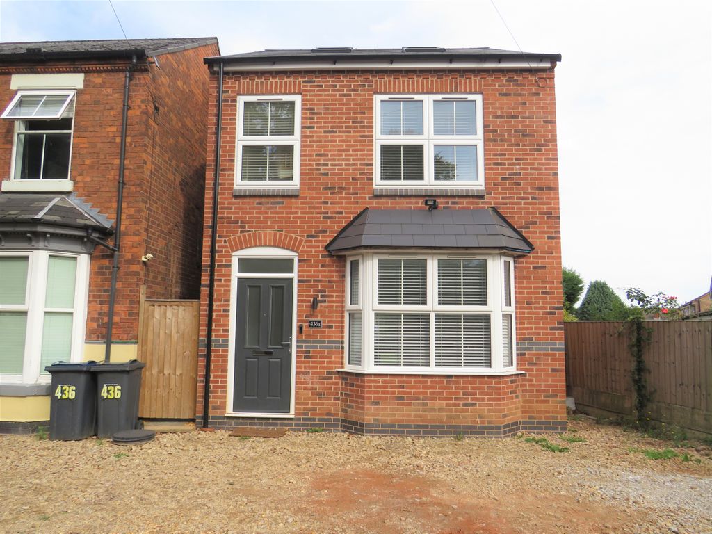 3 bed detached house to rent in Walmley Road, Sutton Coldfield B76, £