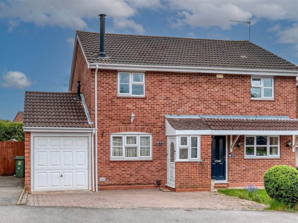 3 bed semidetached house for sale in Tidbury Close, Walkwood, Redditch
