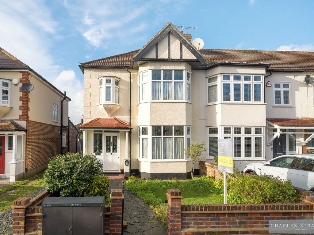 3 bed end terrace house for sale in Stanley Avenue, Gidea Park, Romford RM2, £550,000 Zoopla