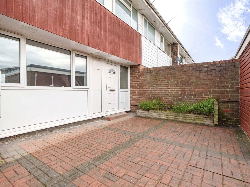 3 bed end terrace house to rent in High Ridge Park, Rothwell, Leeds