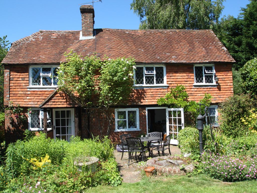 4 bed cottage to rent in Haslemere Road, Brook, Godalming GU8, £4,500