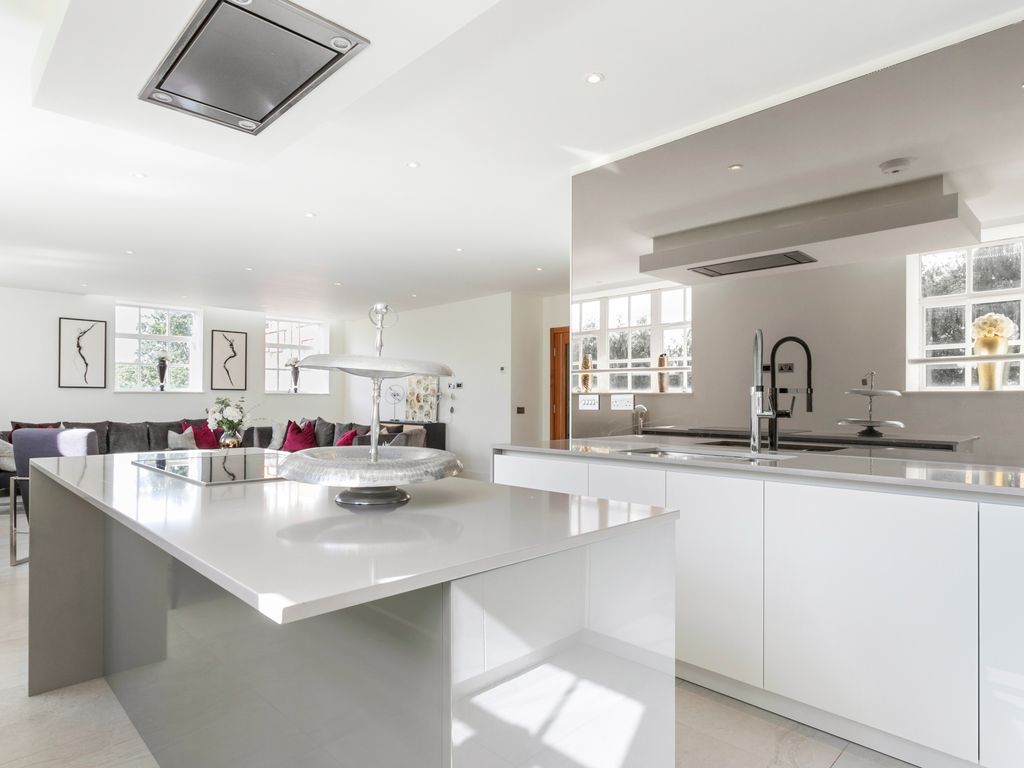 3 bed flat for sale in Hadley Road, Enfield EN2, £750,000 Zoopla