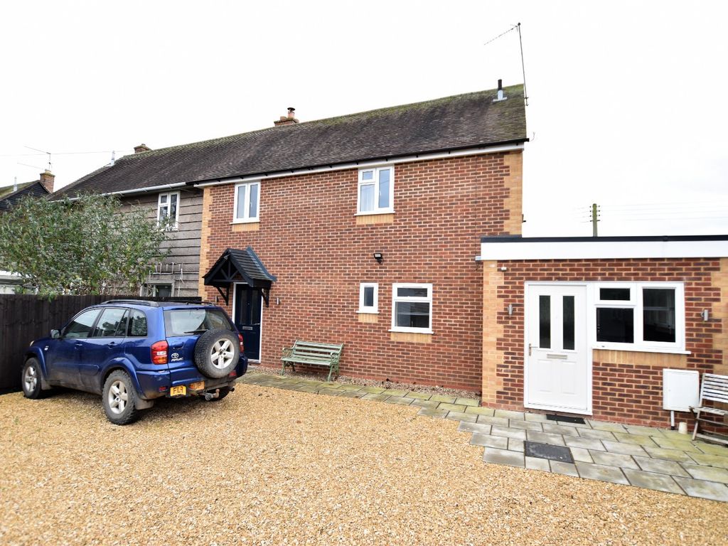 3 bed semidetached house to rent in Manor Road, Middle Littleton, Evesham, Worcestershire WR11