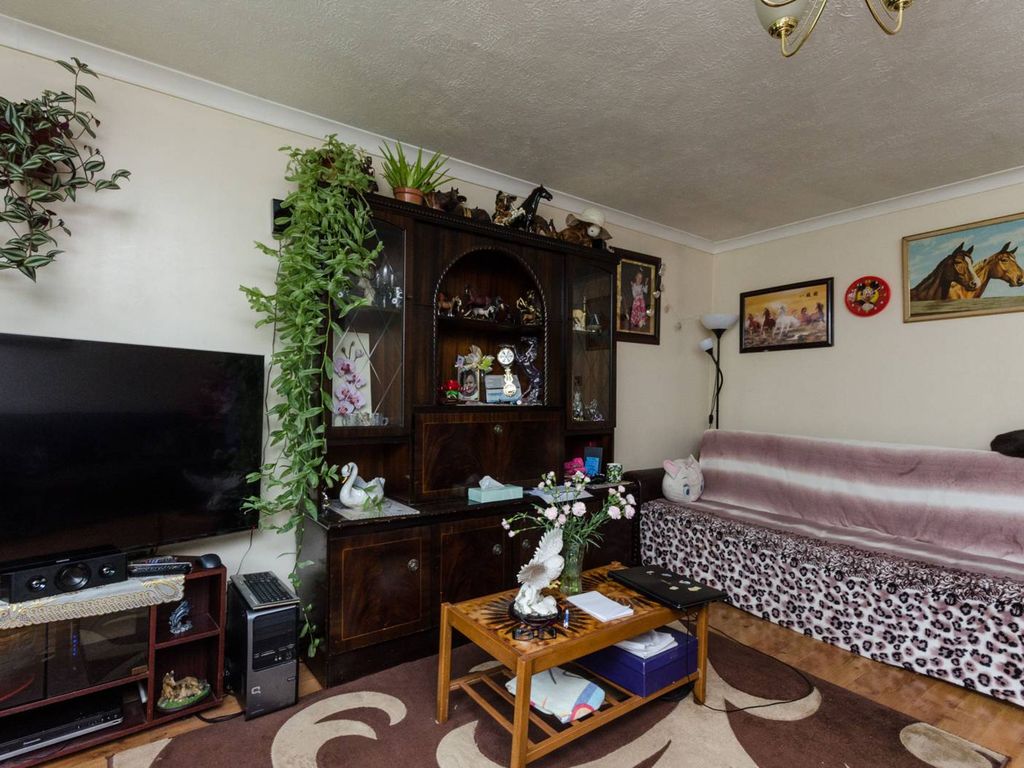 3 bed property for sale in Harper Road, Beckton, London E6 Zoopla