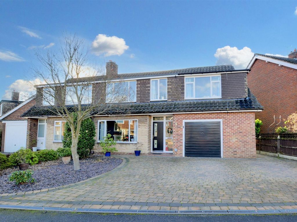 4 bed semidetached house for sale in Elvaston Drive, Long Eaton