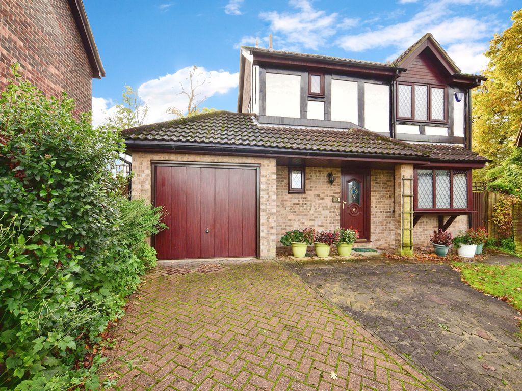 3 bed detached house for sale in Caernarvon Drive, Maidstone, Kent ME15