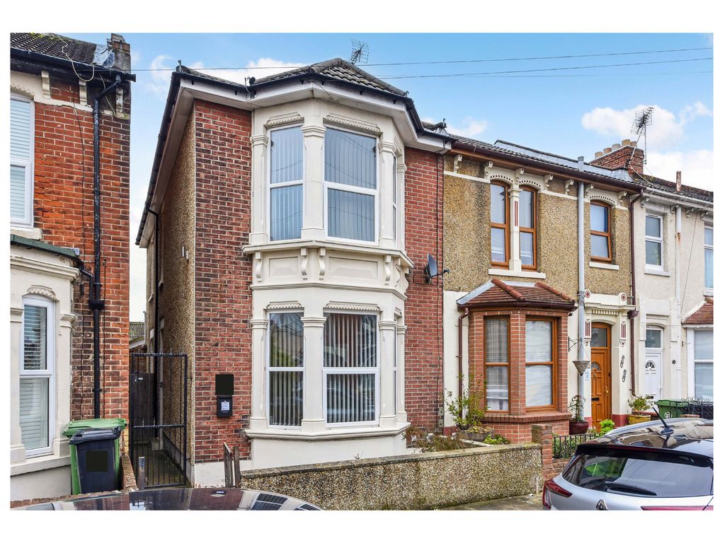 4 bed end terrace house for sale in Montague Road, North End