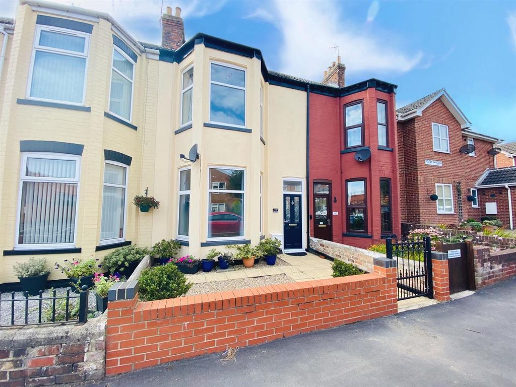 3 bed property for sale in Cliff Road, Hornsea HU18, £199,950 Zoopla