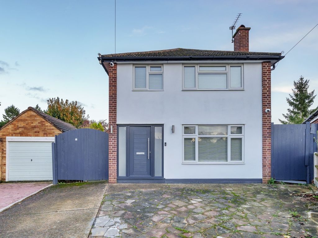 3 bed detached house for sale in Beagles Close, Orpington BR5, £675,000
