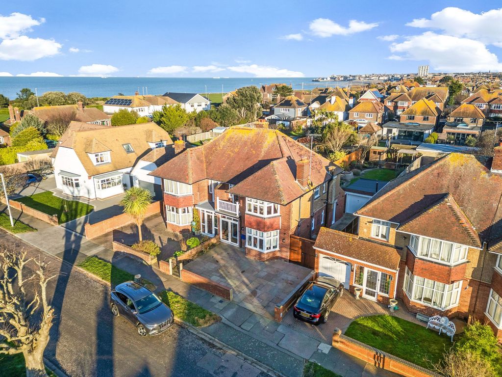 4 bed semidetached house for sale in Edmanson Avenue, Margate CT9, £