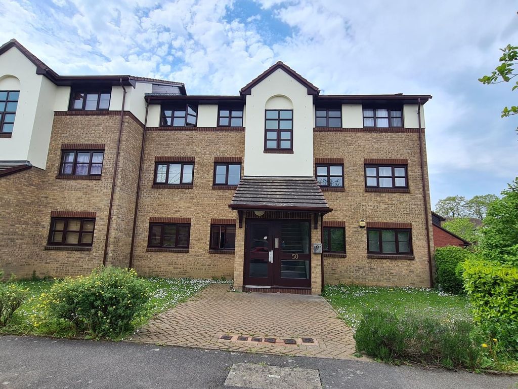 2 bed flat to rent in Foxglove Way, Wallington SM6 Zoopla