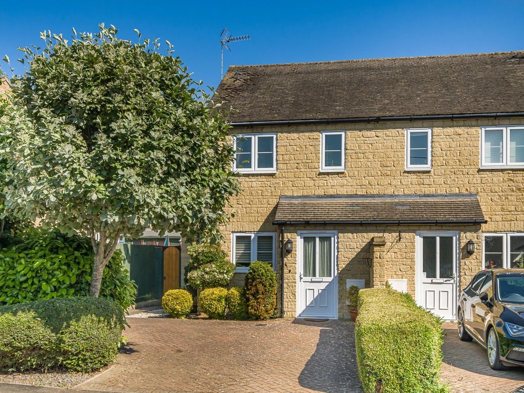 2 bed semidetached house for sale in Arkell Avenue, Carterton