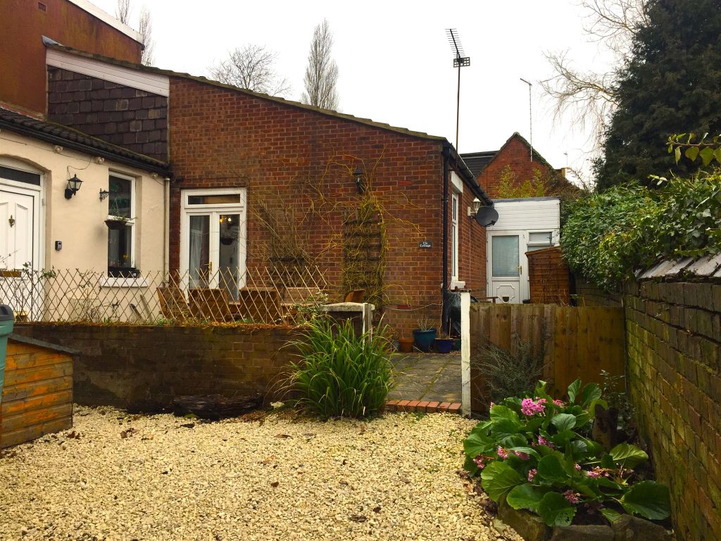 2 bed cottage for sale in Lidgett Lane, Moortown, Leeds LS17, £270,000