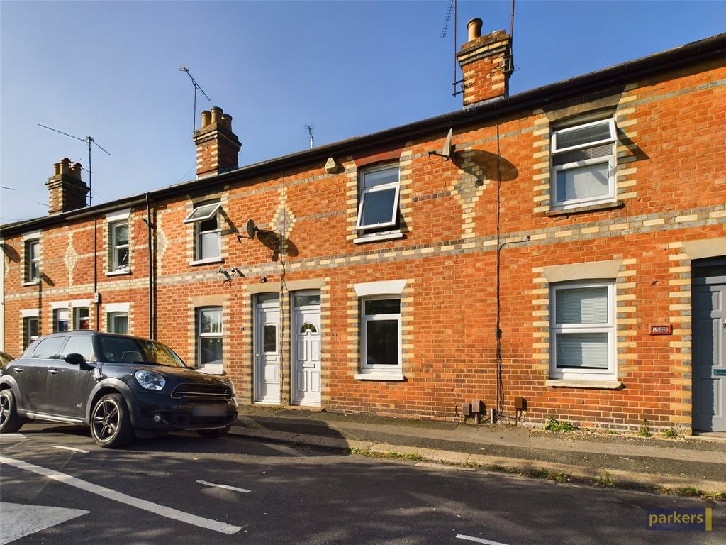 2 bed terraced house for sale in Brook Street West, Reading, Berkshire RG1, £300,000 Zoopla