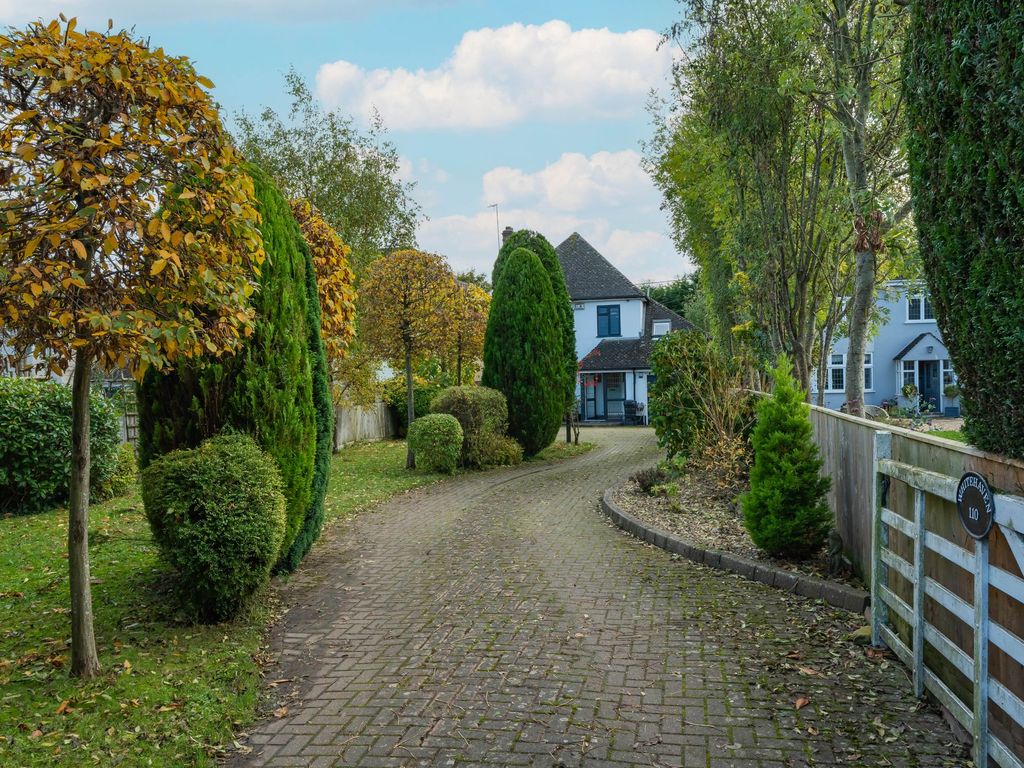 4 bed detached house for sale in Woodstock Road, Witney OX28, £900,000