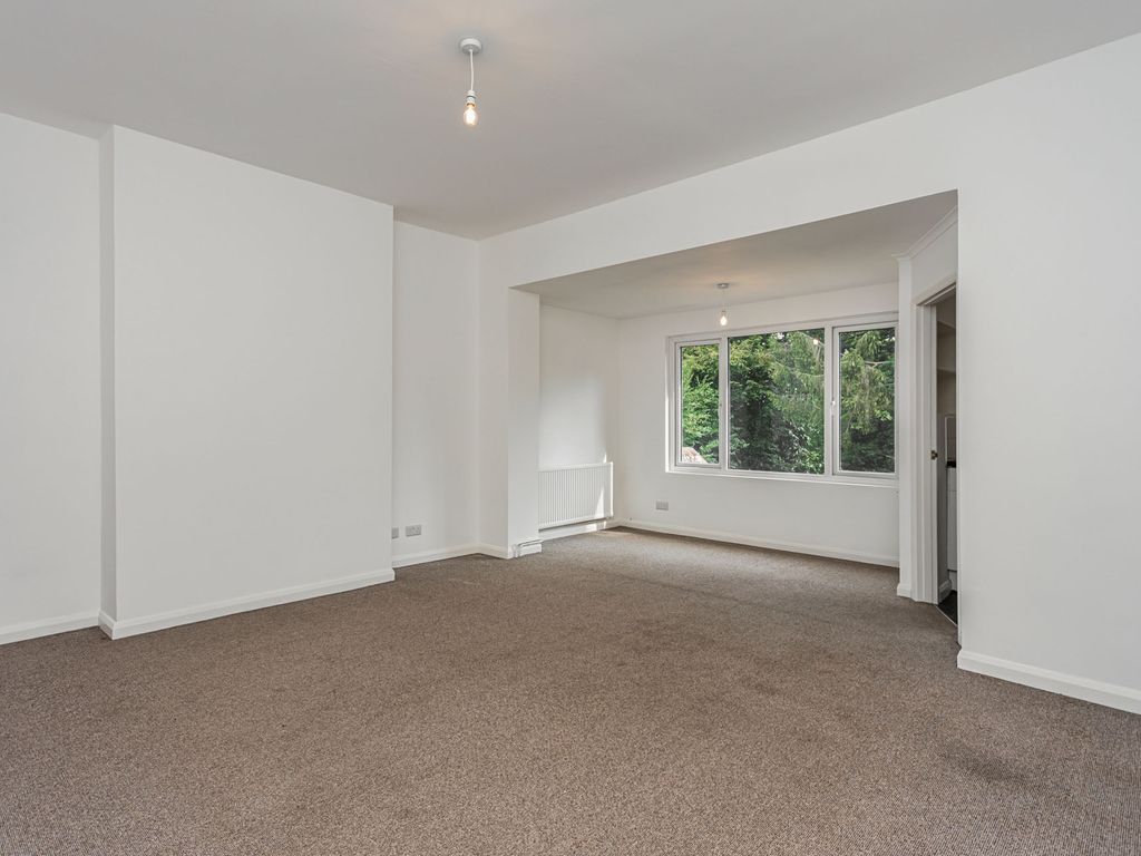 1 bed flat for sale in 2224 New Town, Uckfield TN22, £200,000 Zoopla