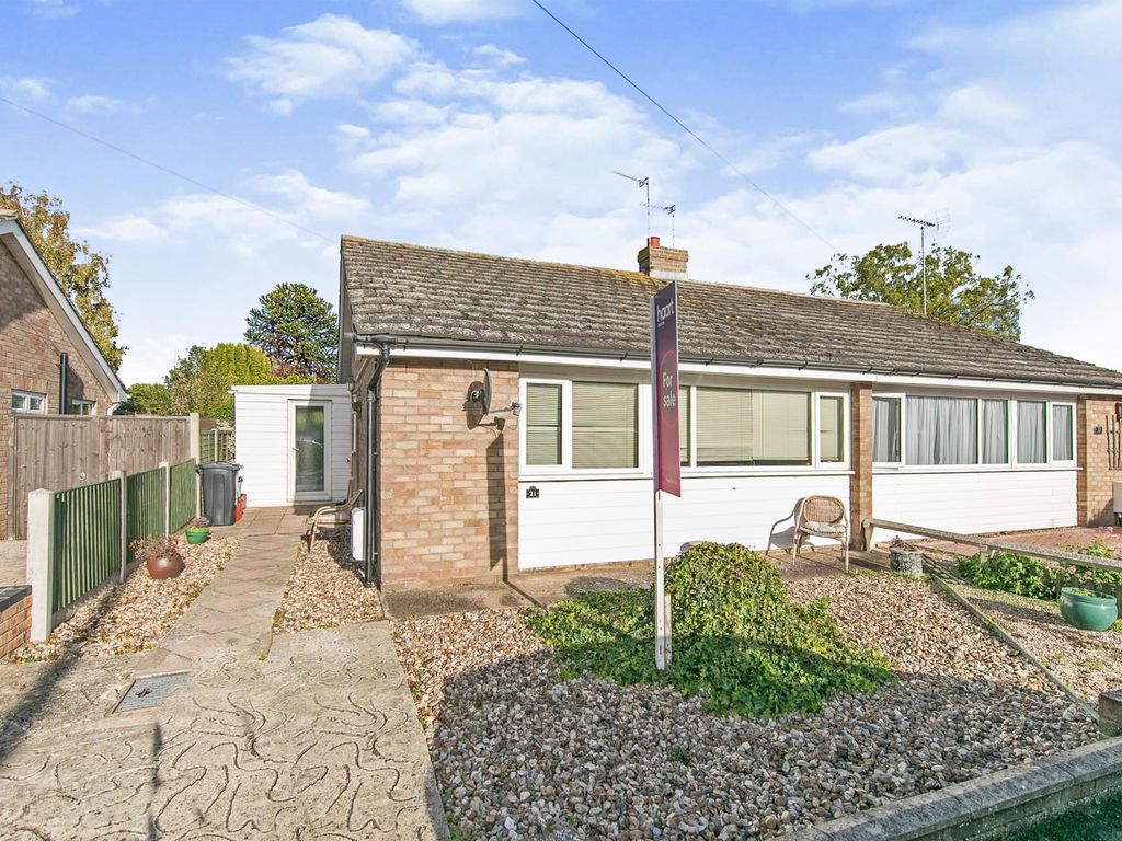 2 bed semidetached bungalow for sale in Keith Close, ClactonOnSea