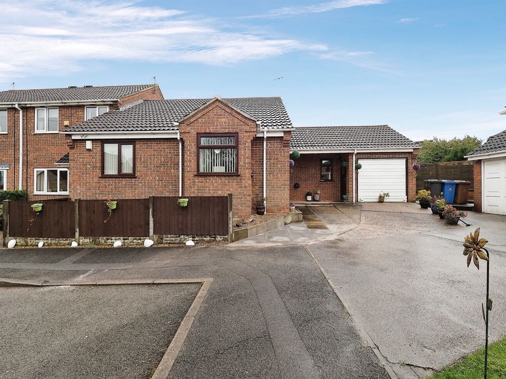 3 bed semidetached bungalow for sale in Chingford Court, Mackworth